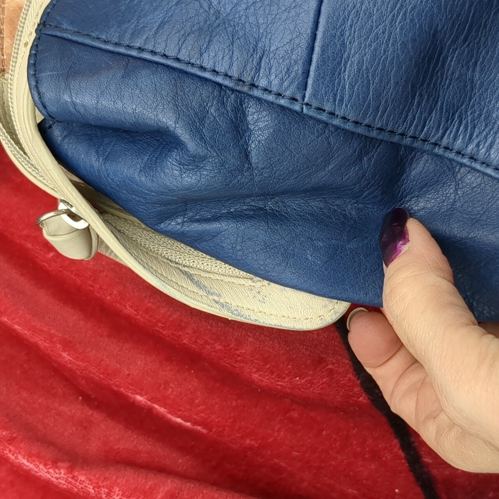 B makowsky blue and cream leather purse - Picture 13 of 15